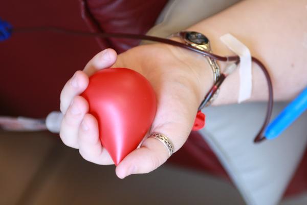 Canadian medical professionals want to end the ban on blood donations from gay men.