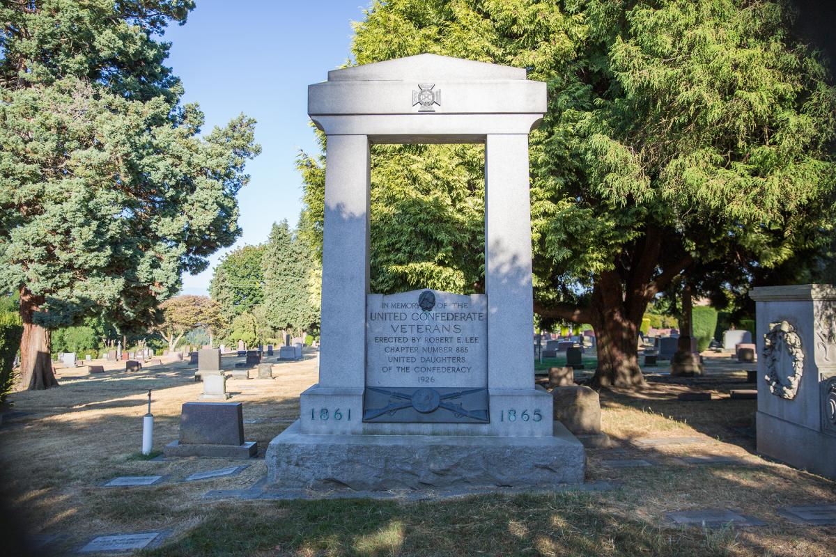 A monument erected in 1926 by the United Daughters of the Confederacy sits in a cemetery in Volunteer Park. The cemetery is private property so the city of Seattle has no say in the matter. Photo by Alex Garland