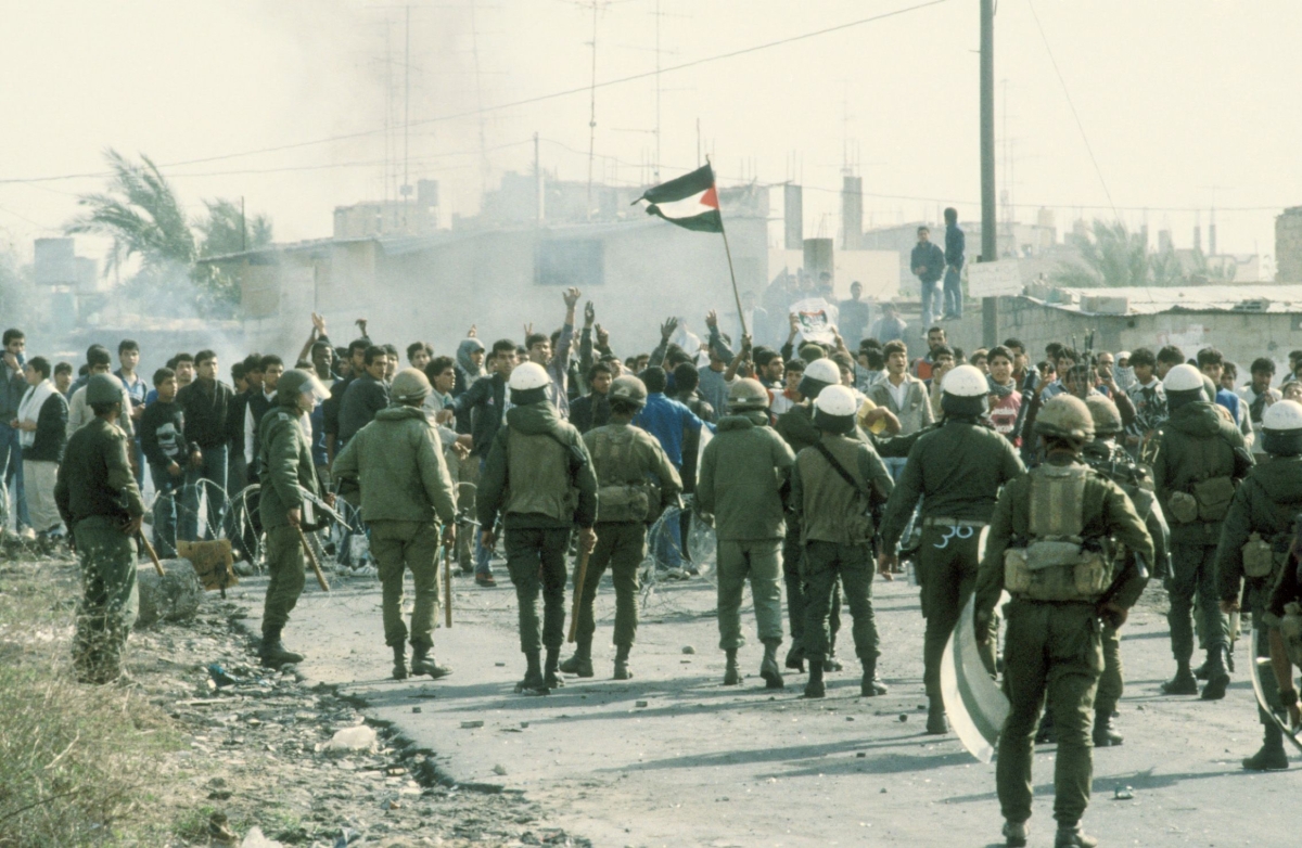 Palestinian protesters fill the streets during the first Intifada, a year after the publication of “Arabesques.”