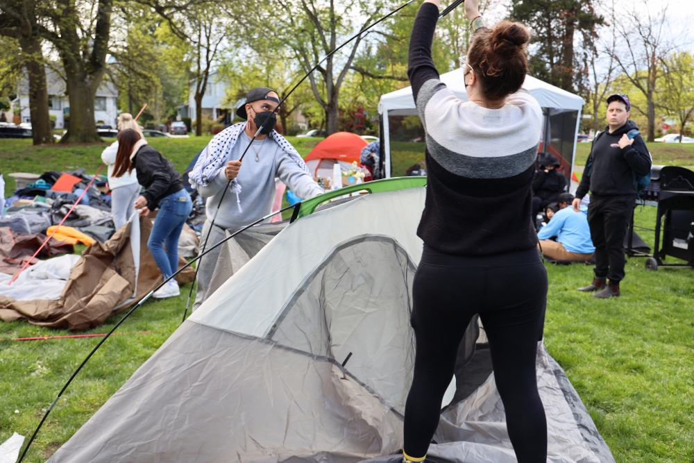 Mutual aid activists helped the migrant set up their tents, April 29.